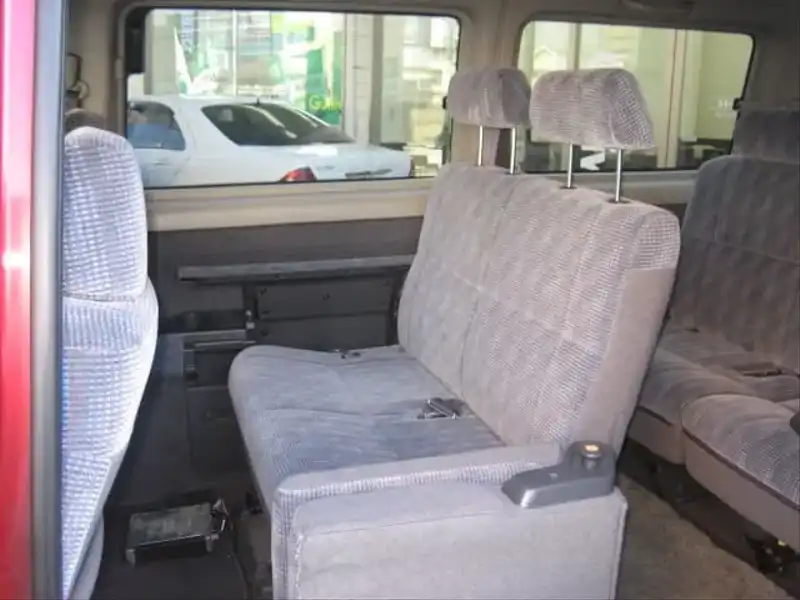 カタログ画像：ステップワゴン（STEPWAGON） デラクシー２ フィールドデッキ 回転対座シート 2000年8月 GF-RF1 2000cc ルビーレッド・パール 燃費10.6km / l  内装