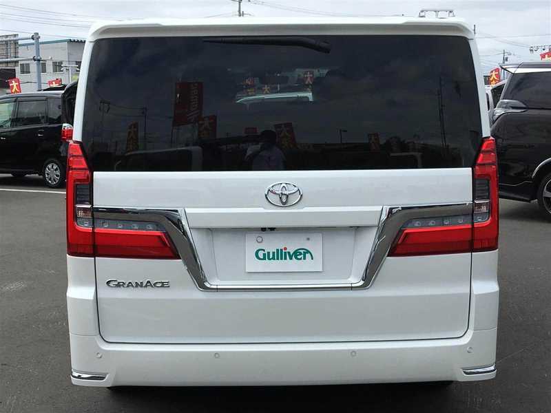 カタログ画像：グランエース（GRANACE） Ｇ 2023年10月 3DA-GDH303W 2800cc ホワイトパールクリスタルシャイン 燃費10.0km / l バック