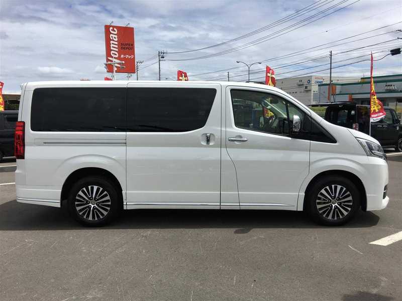 カタログ画像：グランエース（GRANACE） Ｇ 2023年10月 3DA-GDH303W 2800cc ホワイトパールクリスタルシャイン 燃費10.0km / l 外装