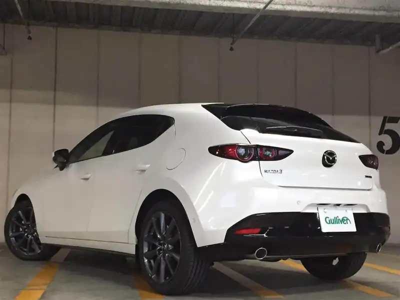 カタログ画像：ＭＡＺＤＡ３ファストバック（MAZDA3 FASTBACK） １５Ｓツーリング 2019年10月 6BA-BP5P 1500cc スノーフレイクホワイトパールマイカ 燃費15.8km / l バック