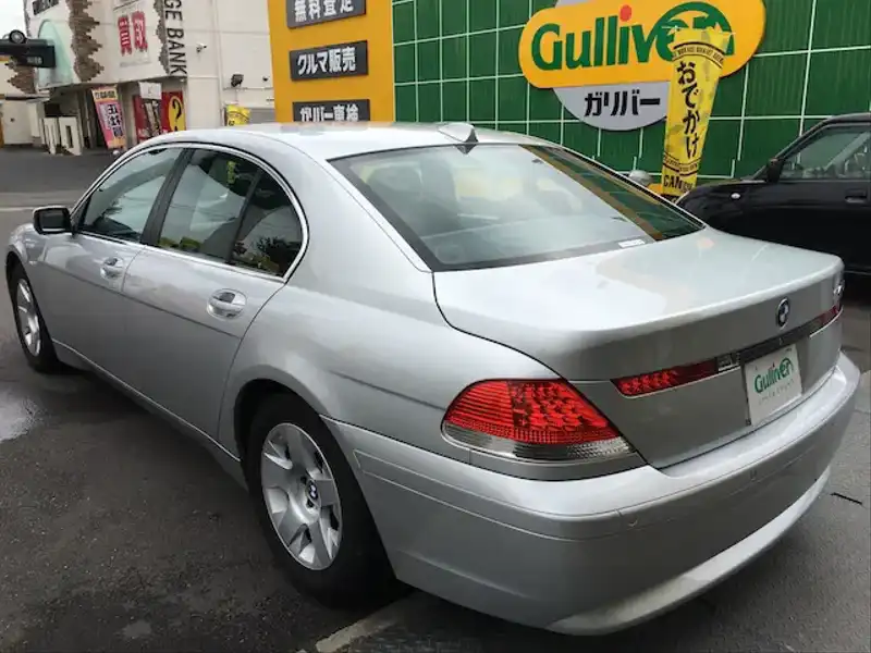 カタログ画像：７シリーズ（7 SERIES） ７４５ｉ 2001年10月 GH-GL44 4400cc チタン・シルバー・メタリック バック