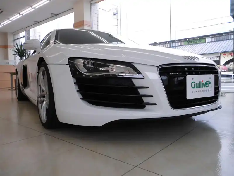 カタログ画像：Ｒ８（R8） ４．２ＦＳＩクワトロ 2011年7月 ABA-42BYHF 4200cc アイビスホワイト 外装