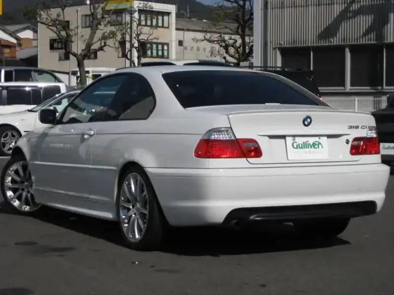 カタログ画像：３シリーズ（3 SERIES） ３１８ｉ Ｍスポーツパッケージ 2004年4月 GH-AY20 2000cc 燃費10.8km / l  バック