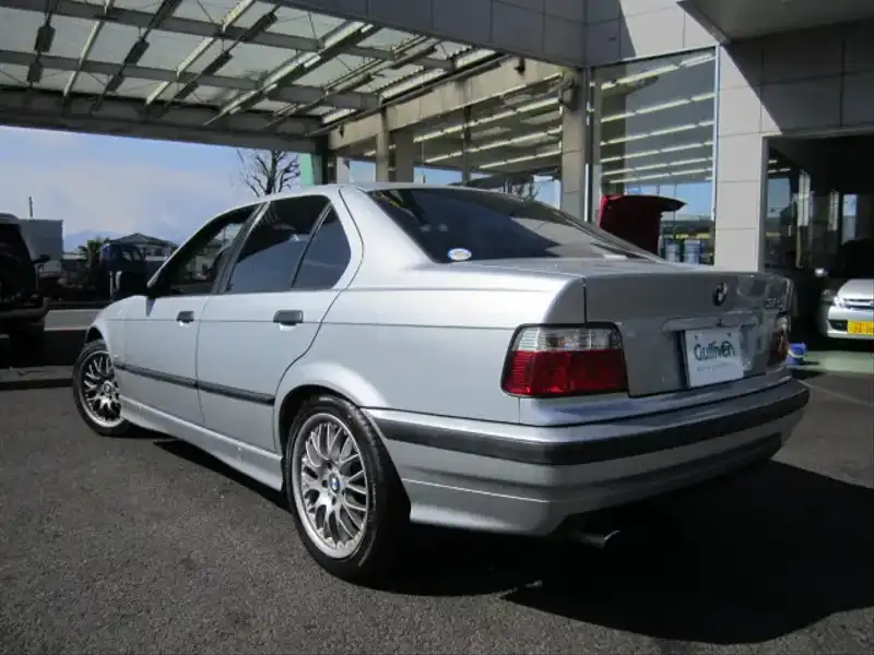 カタログ画像：３シリーズ（3 SERIES） ３２０ｉ特別仕様車 1997年2月 E-CB20 2000cc アークティックシルバー バック