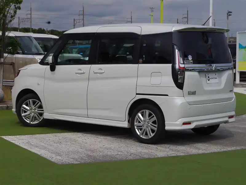 カタログ画像：デリカＤ：２（DELICA D:2） ハイブリッドＭＺ 全方位カメラ付ナビパッケージ 2025年2月 5AA-MBD7S 1200cc ピュアホワイトパールorピュアホワイトパール/ミネラルグレーメタリック2トーンルーフ 燃費22.0km / l バック