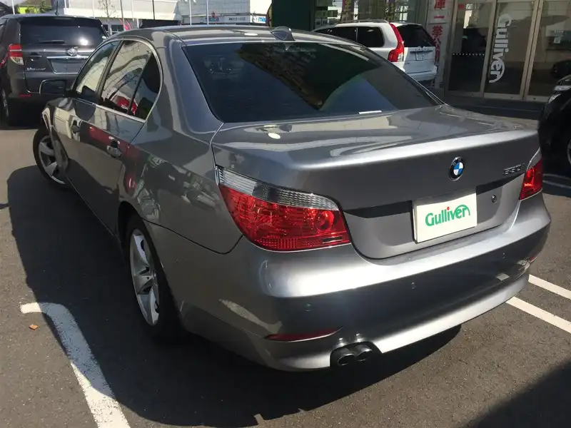 カタログ画像：５シリーズ（5 SERIES） ５３０ｉ 2003年8月 GH-NA30 3000cc チタン・グレーメタリック バック