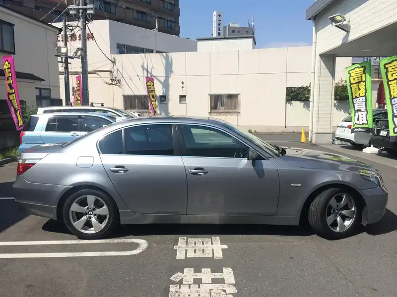 10010961 | カタログ画像：５シリーズ（5 SERIES） ５３０ｉ 2003年8月 GH-NA30 3000cc チタン・グレーメタリック 外装