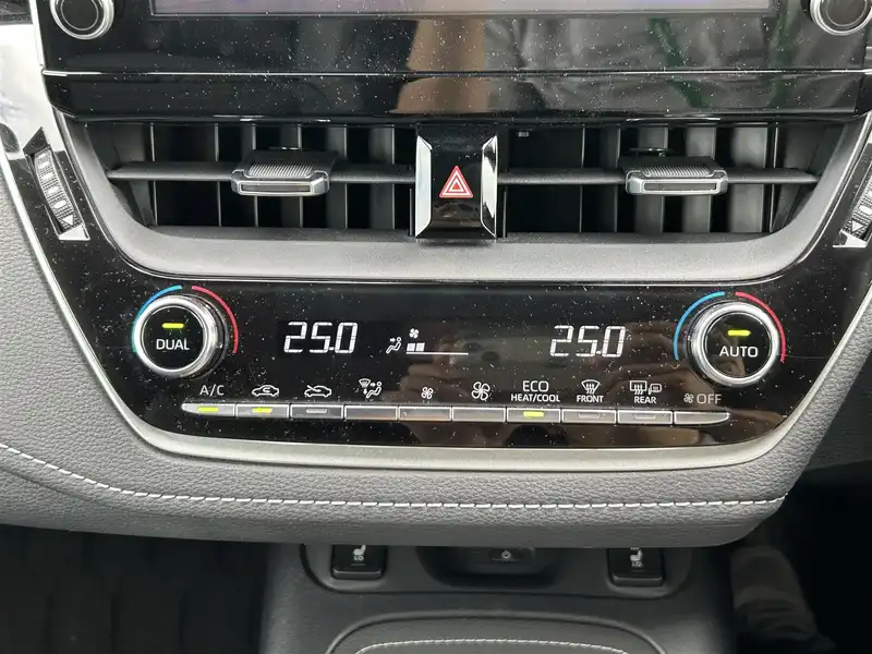 カタログ画像：カローラスポーツ（COROLLASPORT） Ｇ スタイルパッケージ 2020年6月 3BA-NRE214H 1200cc プラチナホワイトパールマイカorアティチュードブラックマイカ×プラチナホワイトパールマイカ 燃費15.2km / l 内装