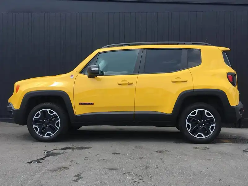 カタログ画像：ジープ・レネゲード（JEEP RENEGADE） トレイルホーク 2015年9月 ABA-BU24 2400cc ソーラーイエロークリアコート 燃費10.4km / l 外装