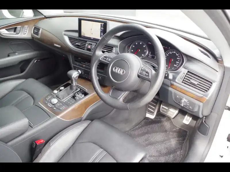 カタログ画像：Ａ７スポーツバック（A7 SPORTBACK） ３．０ＴＦＳＩクワトロ 2011年5月 ABA-4GCGWC 3000cc アイビスホワイト 燃費10.2km / l  内装