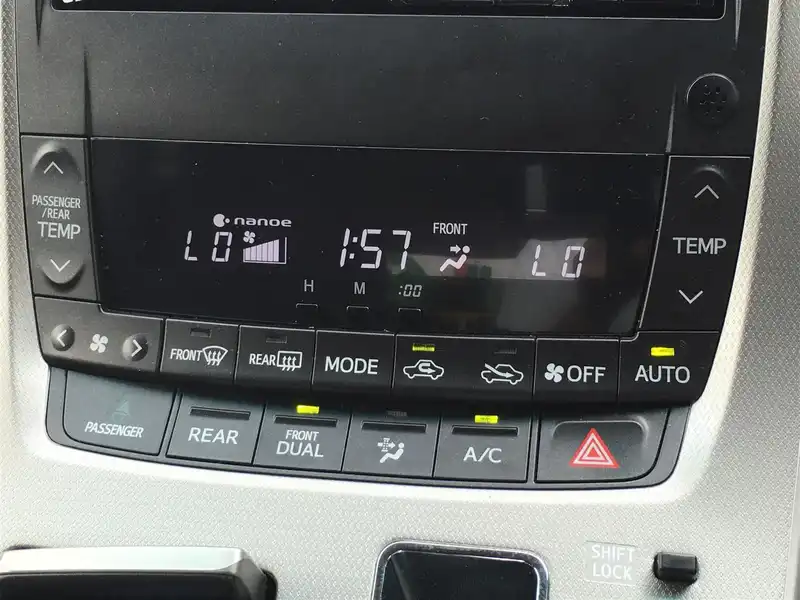 カタログ画像：アルファード（ALPHARD） ２４０Ｓ サイドリフトアップシート装着車 2014年4月 DBA-ANH25W 2400cc ホワイトパールクリスタルシャイン 燃費10.2km / l 内装