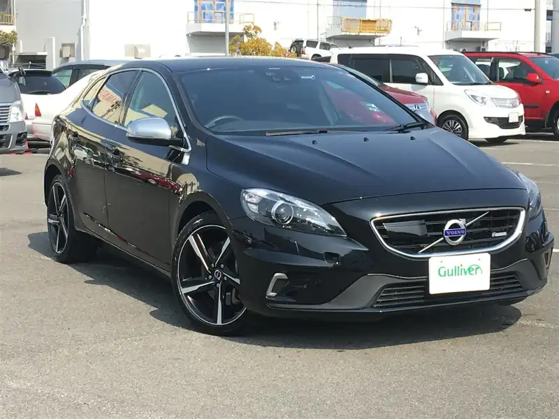 カタログ画像：Ｖ４０（V40） Ｔ５ Ｒデザイン 2013年12月 DBA-MB5204T 2000cc ブラックサファイヤメタリック 燃費13.2km / l メイン