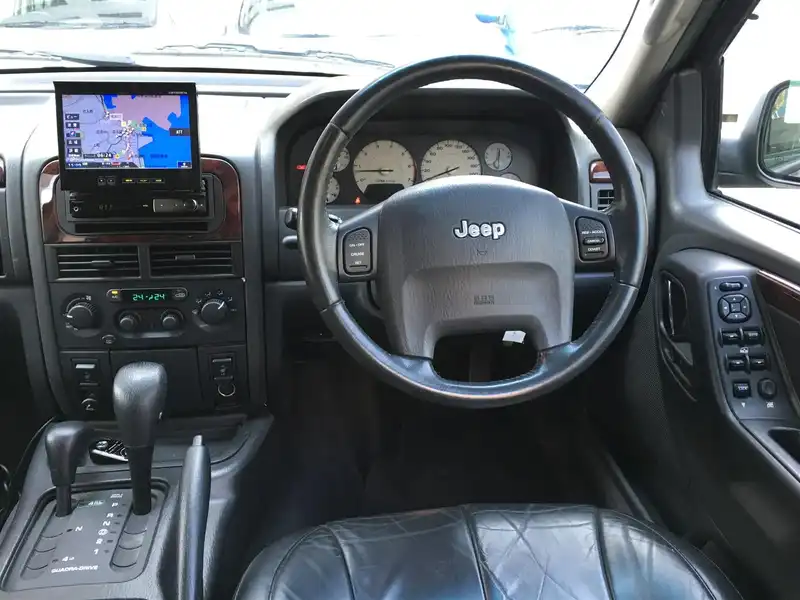 カタログ画像：ジープ・グランドチェロキー（JEEP GRAND CHEROKEE） リミテッドＶ８ 2004年4月 GH-WJ47 4700cc ブリリアントブラッククリスタルパールコート 燃費5.9km / l  内装