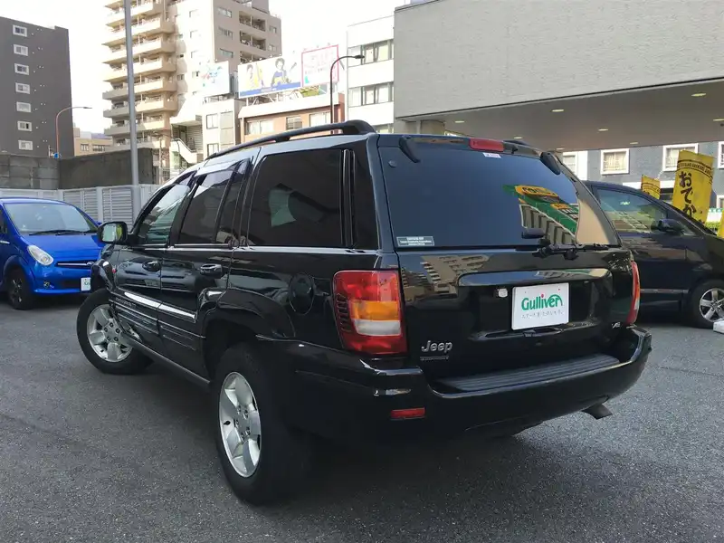 カタログ画像：ジープ・グランドチェロキー（JEEP GRAND CHEROKEE） リミテッドＶ８ 2004年4月 GH-WJ47 4700cc ブリリアントブラッククリスタルパールコート 燃費5.9km / l  バック