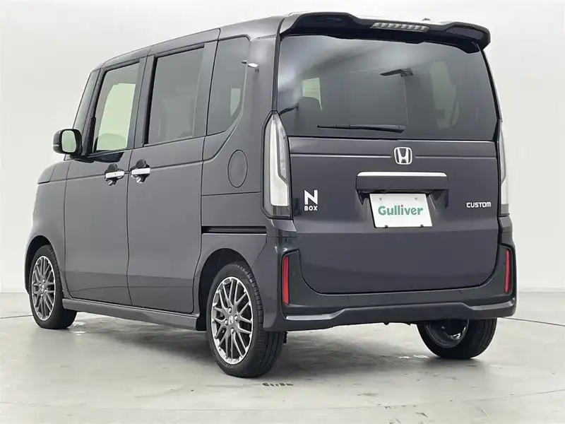 カタログ画像：Ｎ－ＢＯＸカスタム（N-BOX CUSTOM） ベースグレード 2023年10月 6BA-JF5 660cc クリスタルブラック・パール 燃費21.5km / l 外装