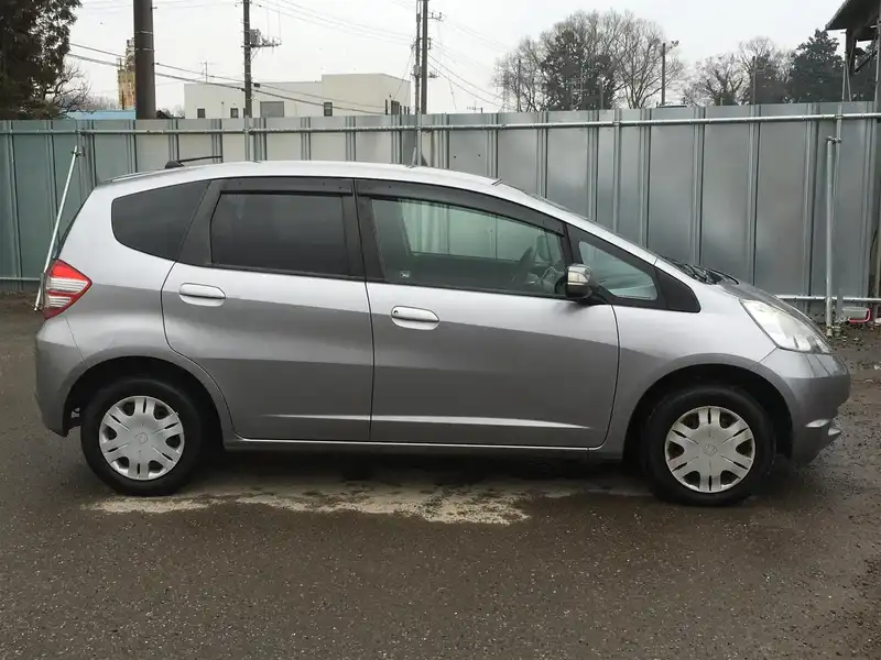 カタログ画像：フィット（FIT） Ｌ ハイウェイエディション 2008年6月 DBA-GE6 1300cc ストームシルバー・メタリック 燃費21.5km / l  外装