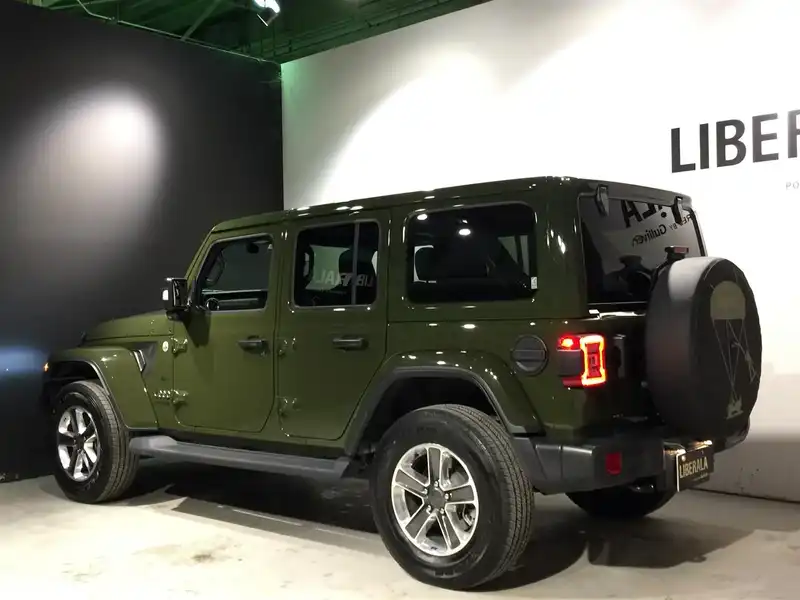 カタログ画像：ジープ・ラングラーアンリミテッド（JEEP WRANGLER UNLIMITED） サハラ・サージグリーン 2020年12月 3BA-JL36L 3600cc サージグリーンクリアコート 燃費9.0km / l バック