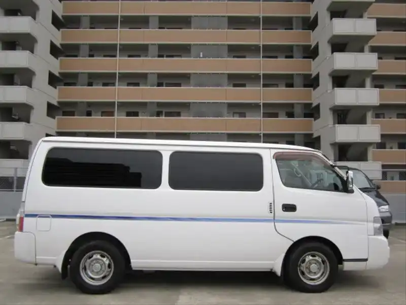 カタログ画像：キャラバンコーチ（CARAVAN COACH） ＤＸ 2001年11月 TA-QGE25 2400cc ホワイト 燃費7.8km / l  外装