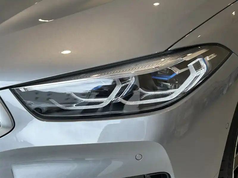 カタログ画像：８シリーズ（8 SERIES） Ｍ８５０ｉ ｘＤｒｉｖｅ グランクーペ 2022年3月 3BA-GV44 4400cc スカイスクレイパー・グレー（メタリック・カラー） 外装