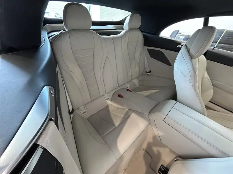 カタログ画像：８シリーズ（8 SERIES） Ｍ８５０ｉ ｘＤｒｉｖｅ グランクーペ 2022年3月 3BA-GV44 4400cc スカイスクレイパー・グレー（メタリック・カラー） バック