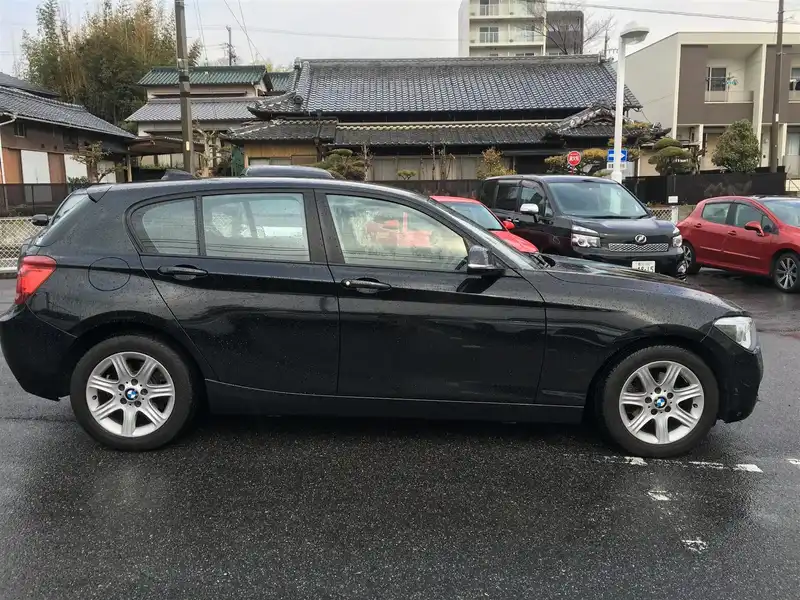 カタログ画像：１シリーズ（1 SERIES） １２０ｉ 2013年8月 DBA-1A16 1600cc ブラック・サファイア（メタリック・カラー） 燃費16.6km / l 内装