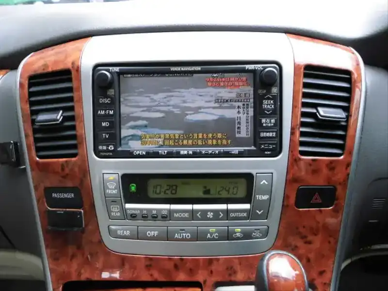 カタログ画像：アルファードＶ（ALPHARD V） ＡＸ Ｌエディション サイドリフトアップシート装着車 2004年2月 CBA-ANH15W 2400cc ブラックマイカ 燃費9.4km / l  内装