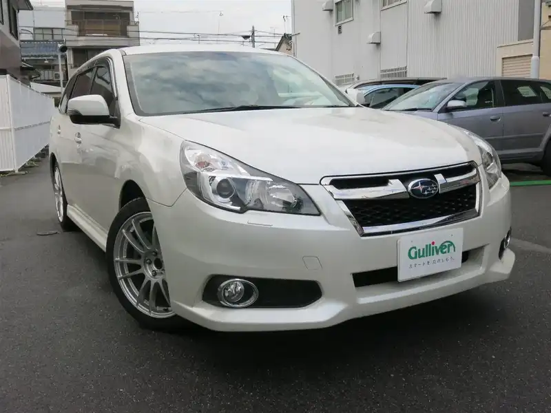 カタログ画像：レガシィツーリングワゴン（LEGACY TOURING WAGON） ２．５ｉアイサイト Ｓパッケージ 2014年4月 DBA-BRM 2500cc サテンホワイト・パール 燃費12.4km / l メイン