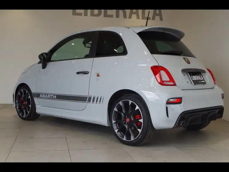 カタログ画像：アバルト５９５（ABARTH 595） コンペティツィオーネ 2017年2月 ABA-31214T 1400cc グリジオカンポボーロ 燃費13.4km / l バック