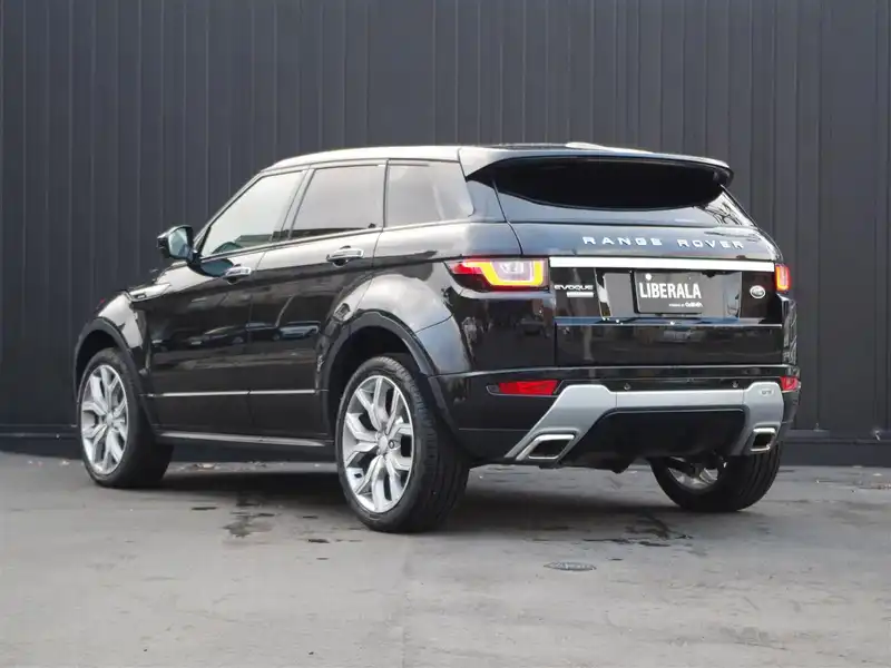 カタログ画像：レンジローバーイヴォーク（RANGE ROVER EVOQUE） オートバイオグラフィ 2015年9月 CBA-LV2A 2000cc サントリーニ・ブラック 燃費10.6km / l バック