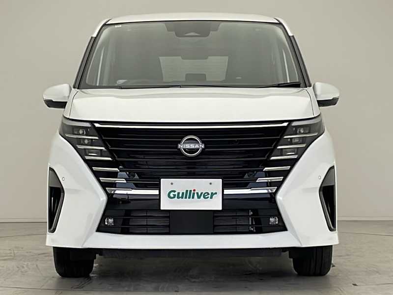 カタログ画像：セレナ（SERENA） ハイウェイスターＶ ビームスエディション 2024年12月 5BA-FNC28 2000cc プリズムホワイト（3P）/スーパーブラック 2トーンorプリズムホワイト（3P） 燃費11.6km / l フロント