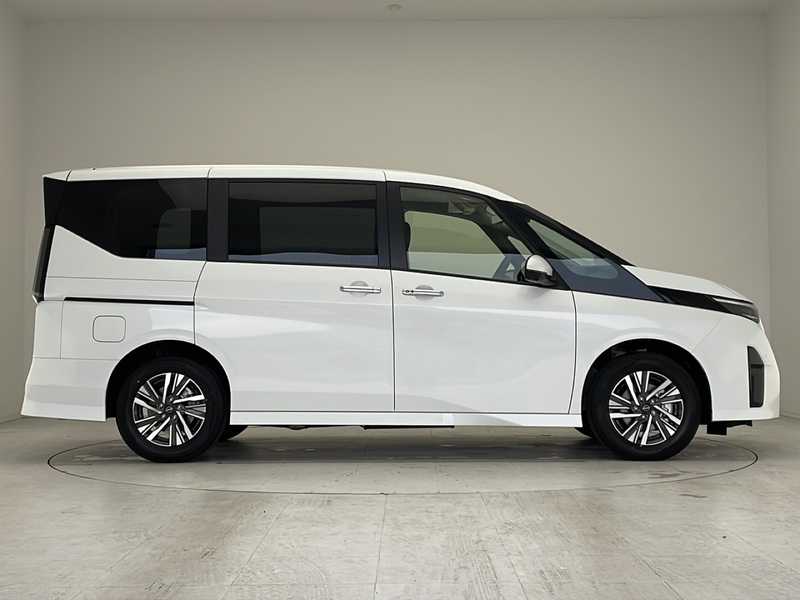 カタログ画像：セレナ（SERENA） ハイウェイスターＶ ビームスエディション 2024年12月 5BA-FNC28 2000cc プリズムホワイト（3P）/スーパーブラック 2トーンorプリズムホワイト（3P） 燃費11.6km / l 外装