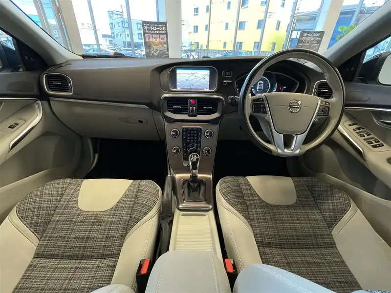 カタログ画像：Ｖ４０（V40） クロスカントリー Ｔ５ ＡＷＤ サマム 2016年7月 CBA-MB420XC 2000cc ブライトシルバーメタリックorエレクトリックシルバーメタリック 燃費14.8km / l 内装