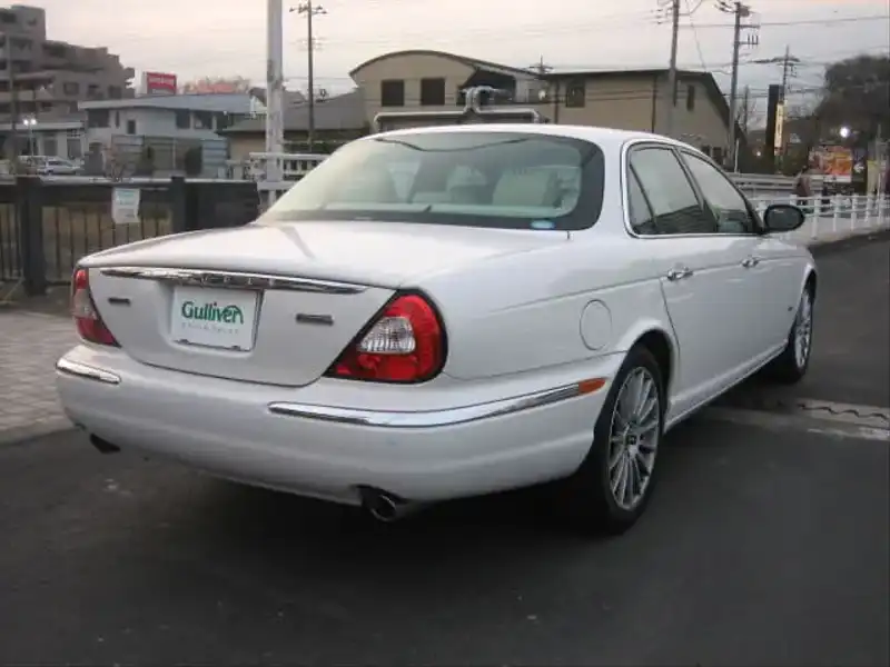 カタログ画像：ＸＪ（XJ） ＸＪ ４．２エグゼクティブ 2006年6月 CBA-J72SB 4200cc ポーセリン 燃費6.9km / l  バック