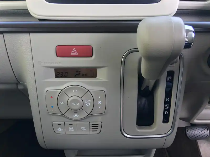 カタログ画像：アルトラパン（ALTO LAPIN） Ｆリミテッド 全方位モニター用カメラパッケージ装着車 2017年9月 DBA-HE33S 660cc フォーンベージュメタリック 燃費35.6km / l 内装