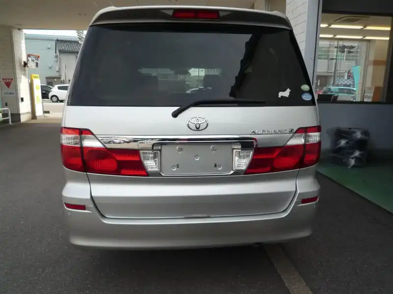 カタログ画像：アルファードＧ（ALPHARD G） ＡＸ トレゾア・アルカンターラバージョン 2004年6月 CBA-ANH10W 2400cc シルバーメタリック 燃費9.7km / l  バック