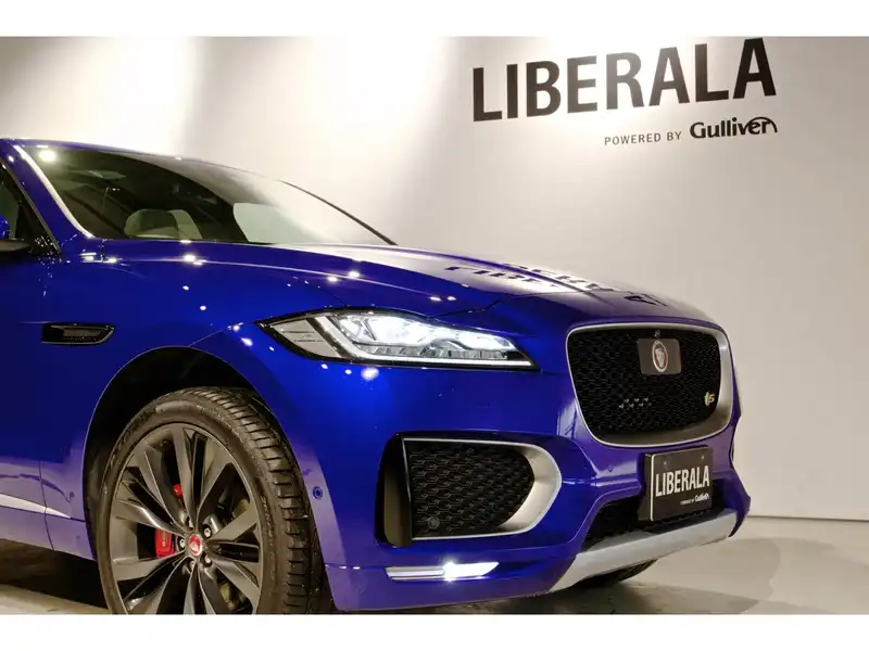 カタログ画像：Ｆペイス（F-PACE） ファーストエディション 2015年11月 CBA-DC3VA 3000cc シージアムブルー（メタリック） 燃費10.1km / l 外装