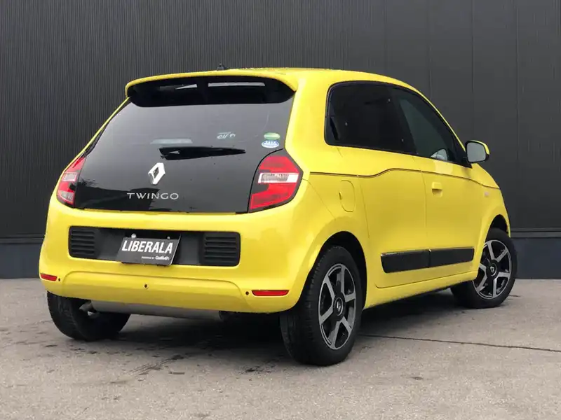 カタログ画像：トゥインゴ（TWINGO） インテンス 2018年4月 DBA-AHH4B 900cc ジョン エクレール 燃費21.7km / l バック