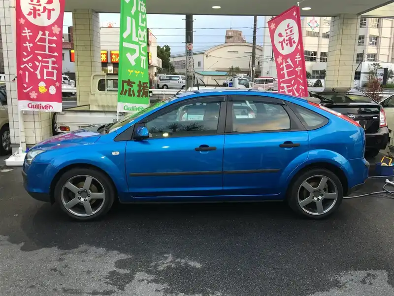 カタログ画像：フォーカス（FOCUS） フォーカス１．６ 2005年12月 GH-WF0HWD 1600cc 燃費11.0km / l  外装