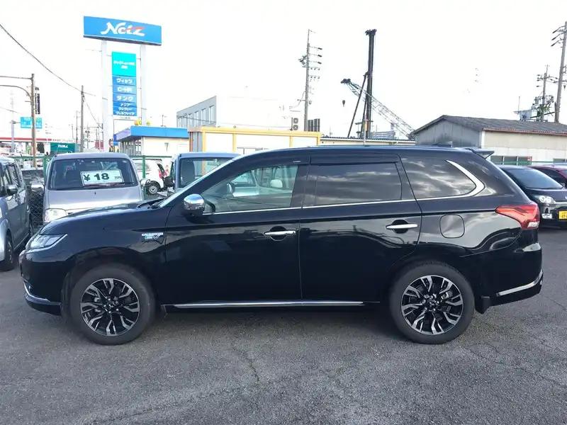 カタログ画像：アウトランダーＰＨＥＶ（OUTLANDER PHEV） Ｍ 2017年10月 DLA-GG2W 2000cc ブラックマイカ 燃費19.2km / l 外装