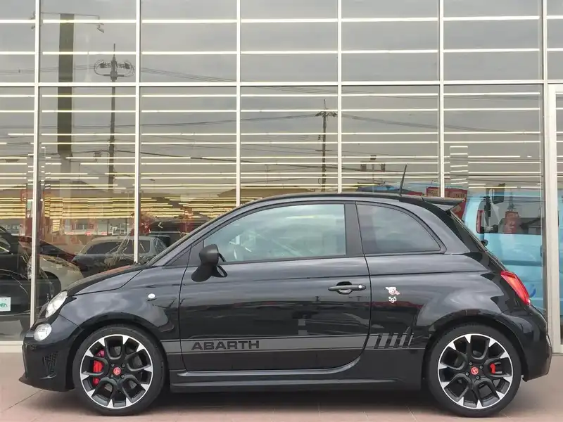 カタログ画像：アバルト５９５（ABARTH 595） コンペティツィオーネ 2019年10月 ABA-31214T 1400cc ネロスコルピオーネ 燃費13.1km / l 外装