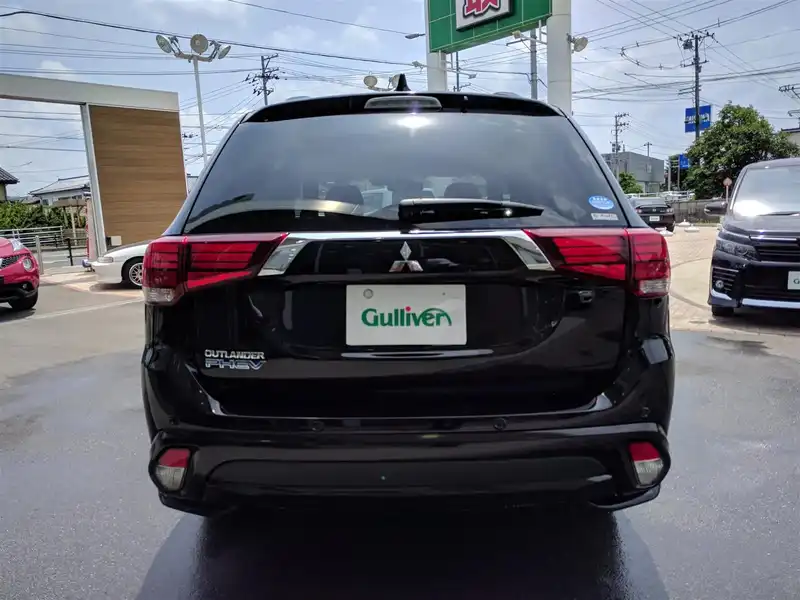 カタログ画像：アウトランダーＰＨＥＶ（OUTLANDER PHEV） Ｓエディション 2018年8月 5LA-GG3W 2400cc ルビーブラックパール 燃費16.4km / l バック