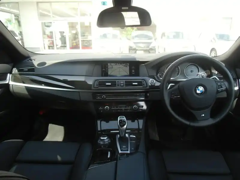 カタログ画像：５シリーズ（5 SERIES） ５２８ｉ Ｍスポーツパッケージ 2011年11月 DBA-XG28 2000cc 燃費13.6km / l 内装