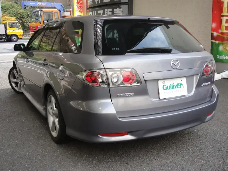 カタログ画像：アテンザスポーツワゴン（ATENZA SPORT WAGON） ２３Ｓ 2004年4月 LA-GY3W 2300cc シルバーコントレイルメタリック 燃費10.2km / l  バック