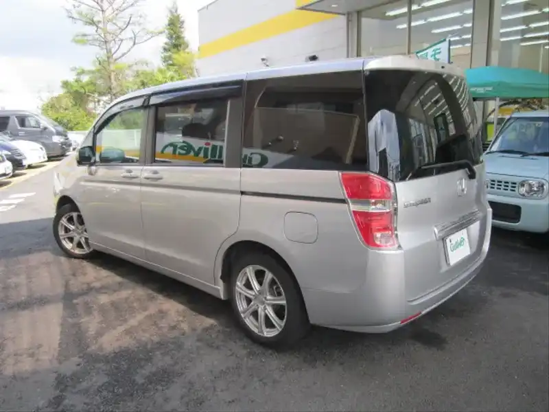 カタログ画像：ステップワゴン（STEPWAGON） Ｌ 2009年10月 DBA-RK1 2000cc スーパープラチナ・メタリック 燃費14.2km / l  バック