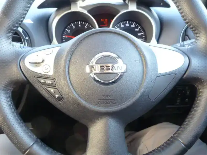 カタログ画像：ジューク（JUKE） １６ＧＴ ＦＯＵＲ 2010年11月 CBA-NF15 1600cc ラディアントレッド（ＰＭ） 燃費12.6km / l 内装