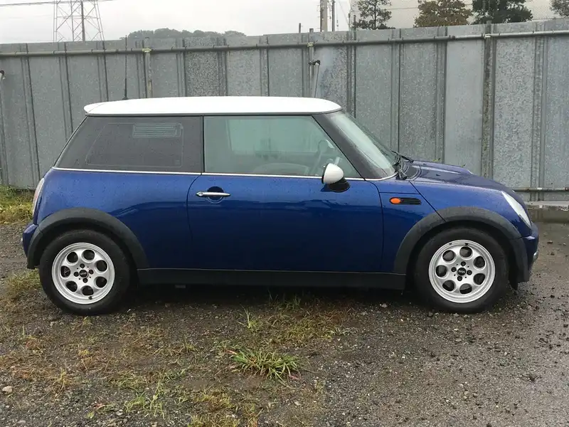 カタログ画像：ＭＩＮＩ（MINI） クーパー 2004年4月 GH-RA16 1600cc インディ・ブルーメタリック 燃費14.4km / l  外装