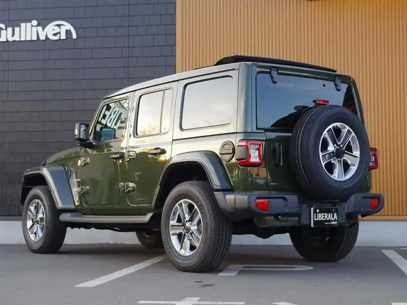 カタログ画像：ジープ・ラングラーアンリミテッド（JEEP WRANGLER UNLIMITED） サハラ スカイワンタッチパワートップ 2020年6月 ABA-JL20L 2000cc サージグリーン 燃費11.5km / l バック