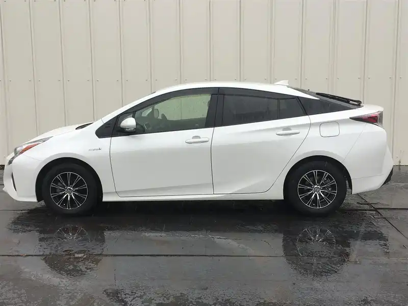 カタログ画像：プリウス（PRIUS） Ｓ 2015年12月 DAA-ZVW50 1800cc ホワイトパールクリスタルシャイン 燃費37.2km / l 外装