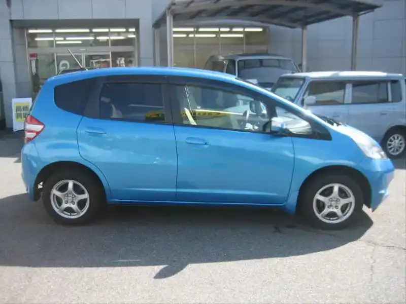 カタログ画像：フィット（FIT） Ｌ スマートスタイルエディション 2009年5月 DBA-GE6 1300cc ブリリアントスカイ・メタリック 燃費21.5km / l  外装