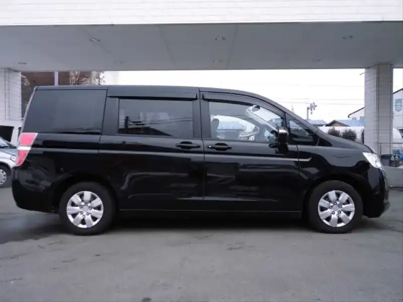 カタログ画像：ステップワゴン（STEPWAGON） Ｇ Ｅセレクション 助手席リフトアップシート車 2012年4月 DBA-RK1 2000cc クリスタルブラック・パール 外装